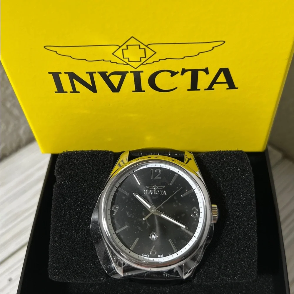 Invicta sleek refined